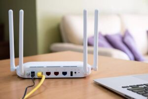 Read more about the article Comment savoir si quelqu’un pirate votre Wi-Fi ?